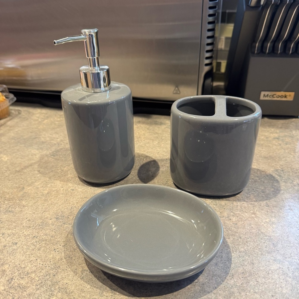 Mainstays Gray Bathroom Set
